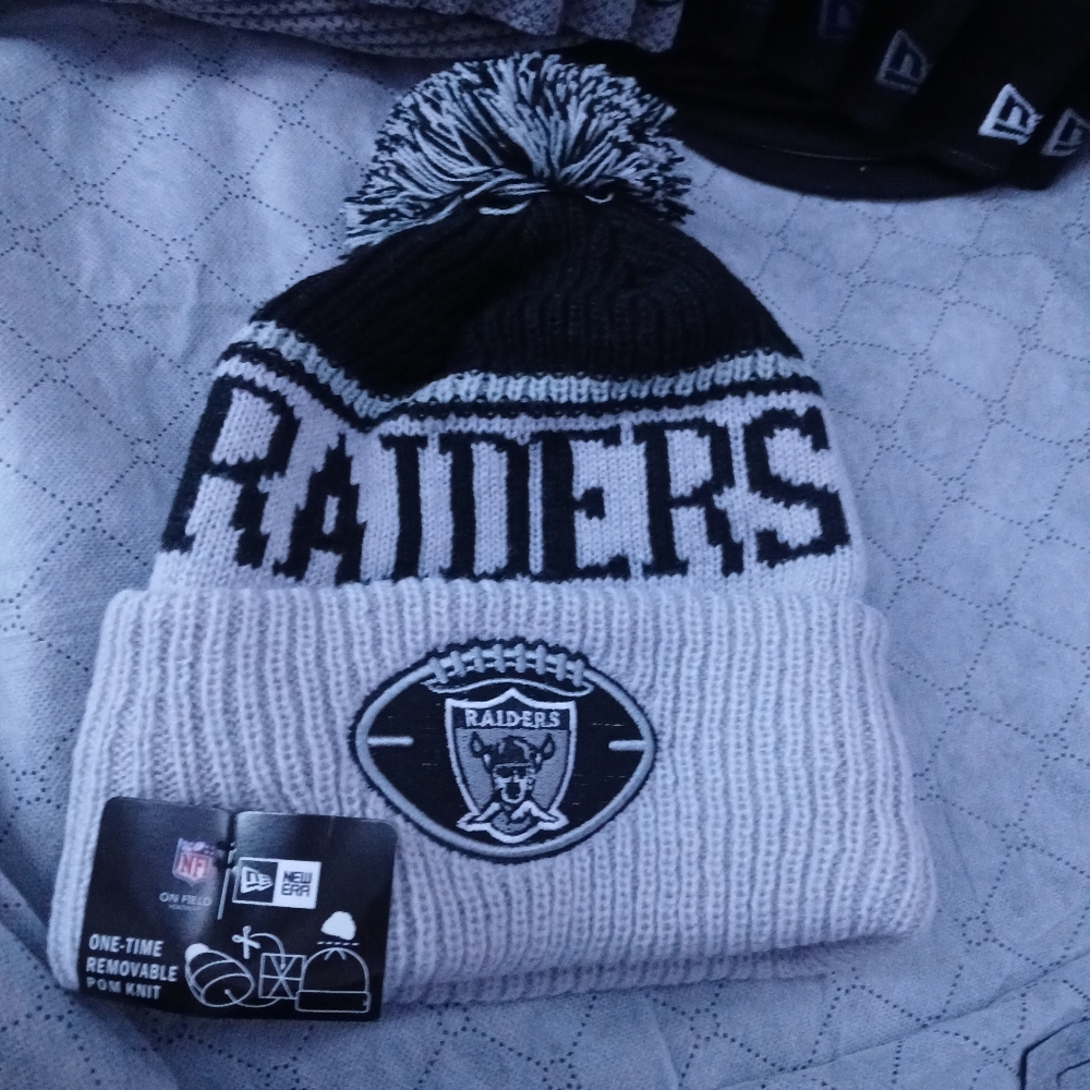 Las Vegas Raiders New Era beanie. Brand new. NWT
